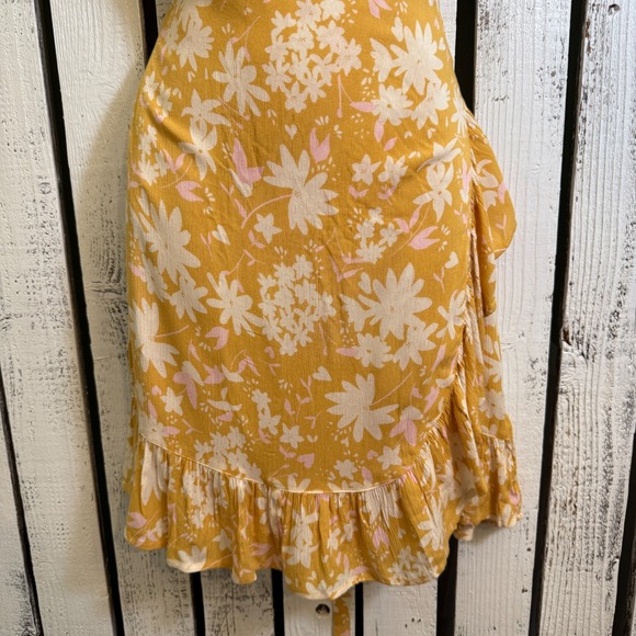 Billabong Floral Print Wrap Dress Yellow Ruffle Womens Medium Fairy Cottage Boho - Picture 4 of 16